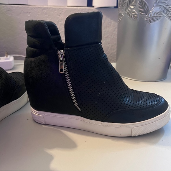 Steve Madden black wedge sneakers - Picture 2 of 6